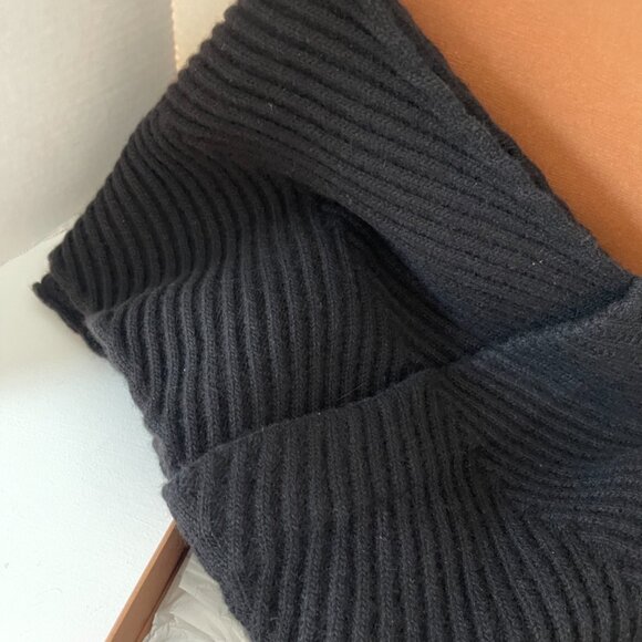 Louis Vuitton Large Rib Scarf with Pockets Wool Cashmere Blend Black Preloved - Picture 4 of 6